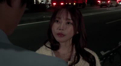 EBWH-242 繁華街で働く平凡なコンビニ店員の僕がスタイル抜群な大人気キャバ嬢と夢みたいな戀愛をした 七瀬アリス