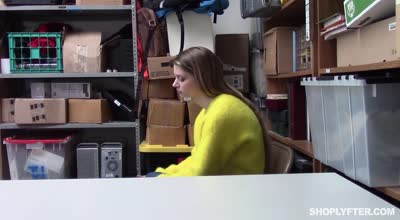 Nadya Nabakova 的偷竊審訊