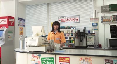 IPZZ-567 ボクの出勤に合わせてシフト出す小悪魔J刑女子のイタズラ囁きハニートラップ 學生バイトちゃん奧さんと客にバレずに店內不倫NTR 日向由奈