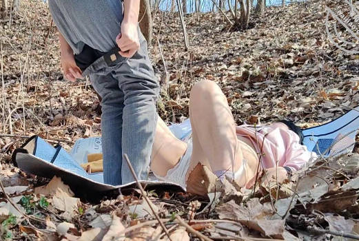 在山上和幹媽打野戰